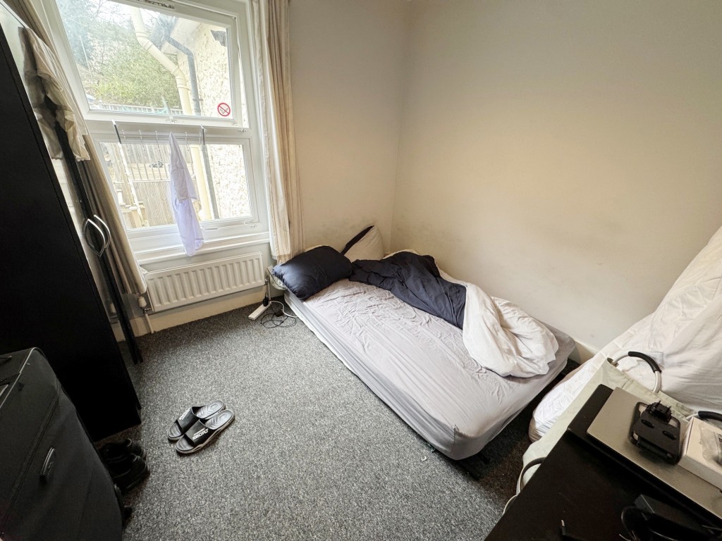 Lot: 137 - THREE-BEDROOM MID-TERRACE HOUSE INVESTMENT - Bedroom 2